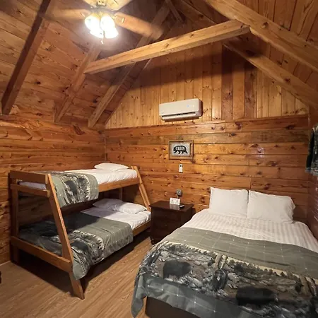 Cozy Cabin Hideaway Near Smoky Mountains